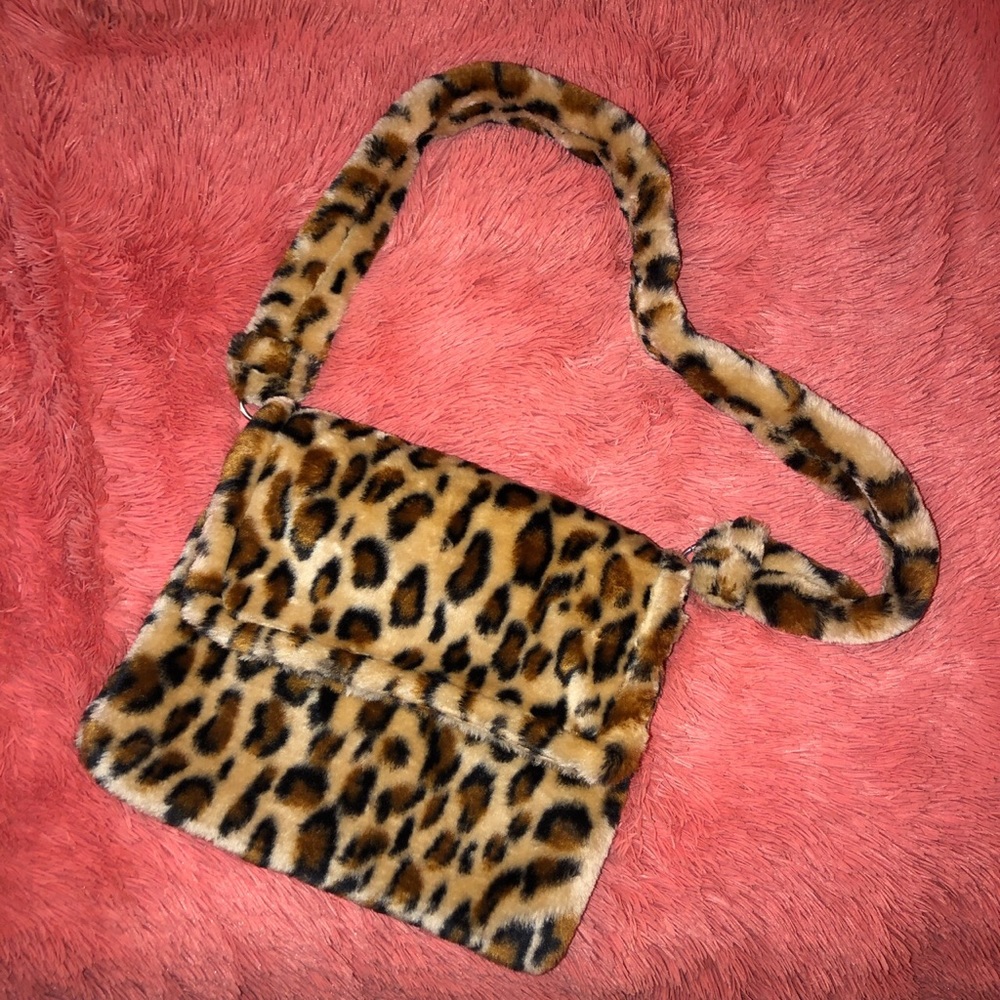 Fuzzy leopard purse